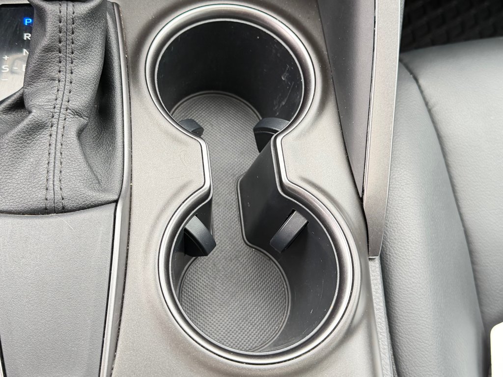 2023 Toyota Camry SE + TOIT + MAGS 18 / PEA 27-03-28=100KM / in Thetford Mines, Quebec - 51 - w1024h768px