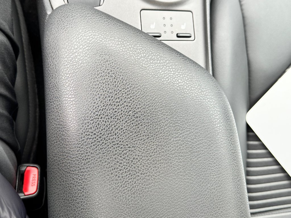 Toyota Camry SE + TOIT + MAGS 18 / PEA 27-03-28=100KM / 2023 à Thetford Mines, Québec - 52 - w1024h768px