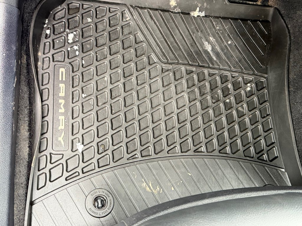 2023 Toyota Camry SE + TOIT + MAGS 18 / PEA 27-03-28=100KM / in Thetford Mines, Quebec - 38 - w1024h768px