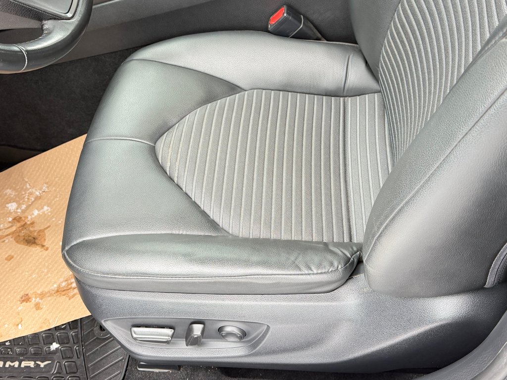 2023 Toyota Camry SE + TOIT + MAGS 18 / PEA 27-03-28=100KM / in Thetford Mines, Quebec - 35 - w1024h768px