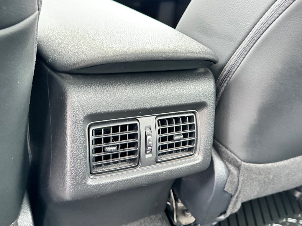 Toyota Camry SE + TOIT + MAGS 18 / PEA 27-03-28=100KM / 2023 à Thetford Mines, Québec - 62 - w1024h768px