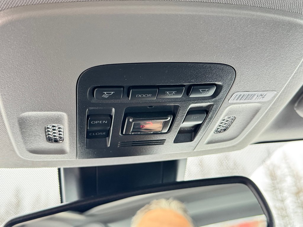 Toyota Camry SE + TOIT + MAGS 18 / PEA 27-03-28=100KM / 2023 à Thetford Mines, Québec - 56 - w1024h768px