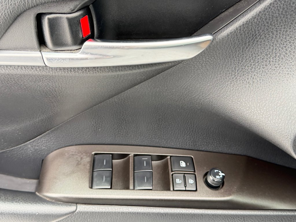 2023 Toyota Camry SE + TOIT + MAGS 18 / PEA 27-03-28=100KM / in Thetford Mines, Quebec - 30 - w1024h768px