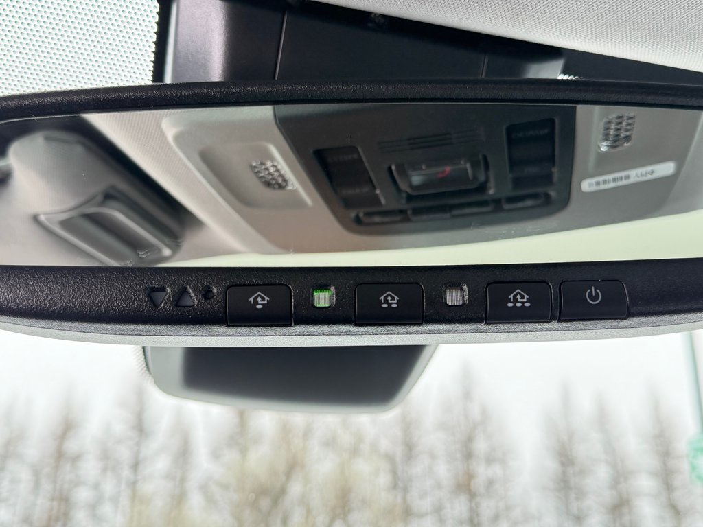 2023 Toyota Camry SE + TOIT + MAGS 18 / PEA 27-03-28=100KM / in Thetford Mines, Quebec - 56 - w1024h768px