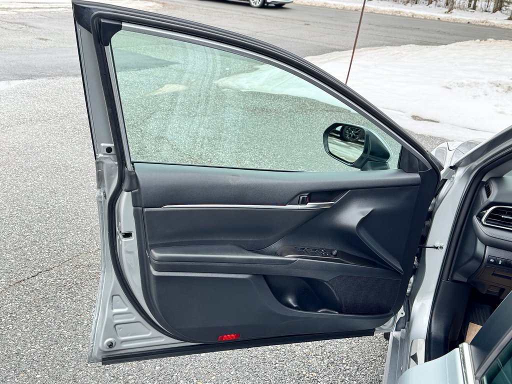 Toyota Camry SE + TOIT + MAGS 18 / PEA 27-03-28=100KM / 2023 à Thetford Mines, Québec - 28 - w1024h768px