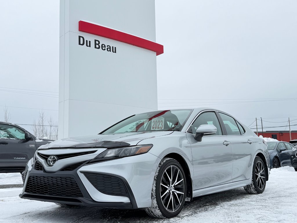 2023 Toyota Camry SE + TOIT + MAGS 18 / PEA 27-03-28=100KM / in Thetford Mines, Quebec - 1 - w1024h768px