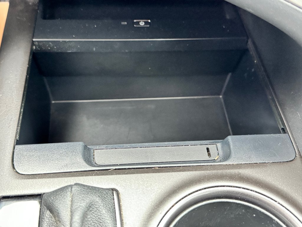 Toyota Camry SE + TOIT + MAGS 18 / PEA 27-03-28=100KM / 2023 à Thetford Mines, Québec - 48 - w1024h768px