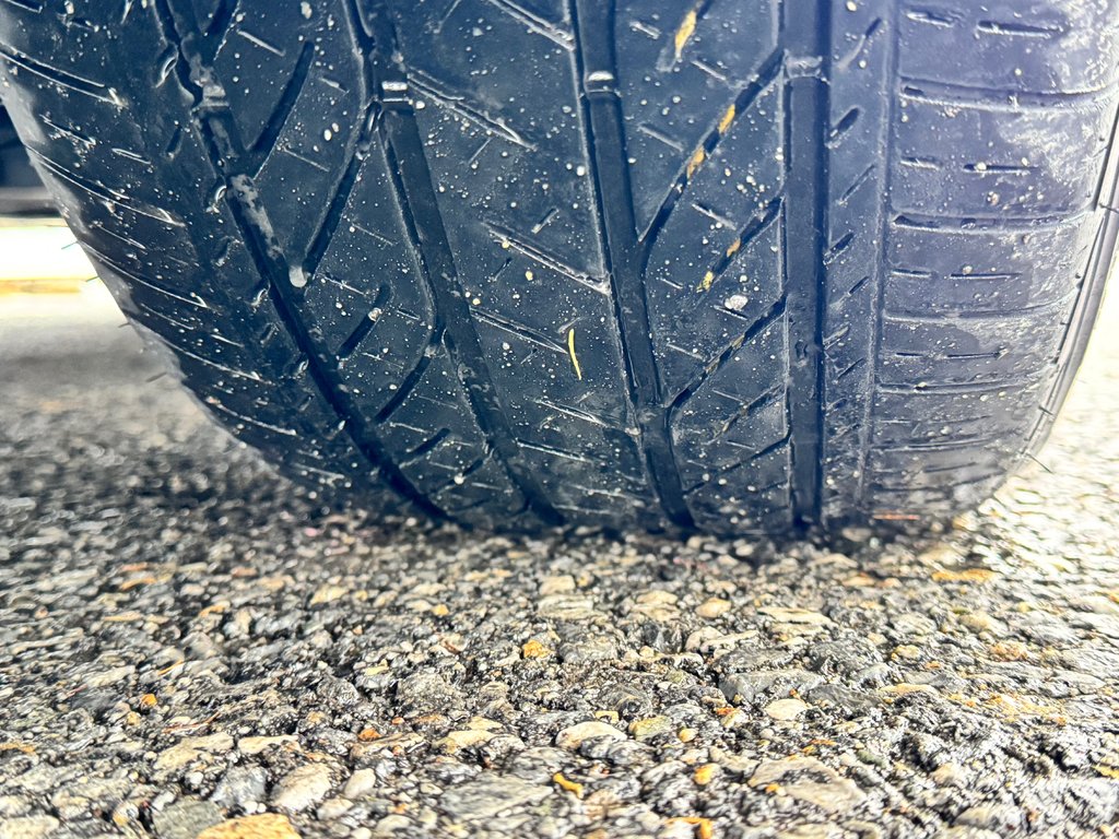 Toyota Camry SE + TOIT + MAGS 18 / PEA 27-03-28=100KM / 2023 à Thetford Mines, Québec - 18 - w1024h768px