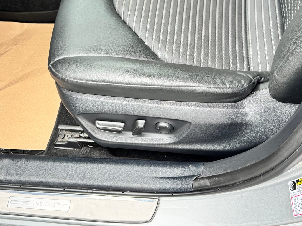 Toyota Camry SE + TOIT + MAGS 18 / PEA 27-03-28=100KM / 2023 à Thetford Mines, Québec - 33 - w1024h768px