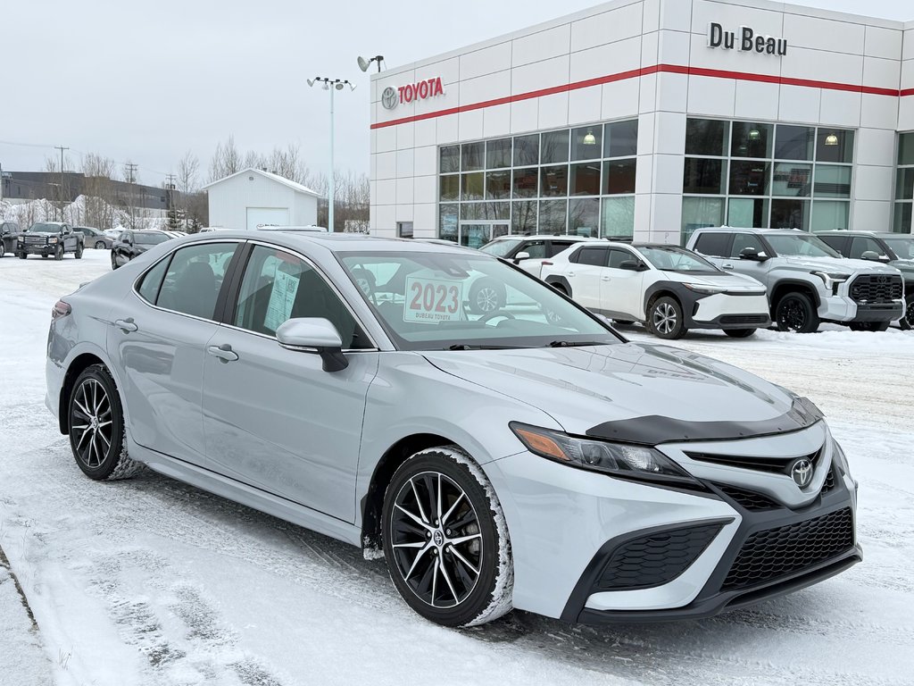 2023 Toyota Camry SE + TOIT + MAGS 18 / PEA 27-03-28=100KM / in Thetford Mines, Quebec - 4 - w1024h768px