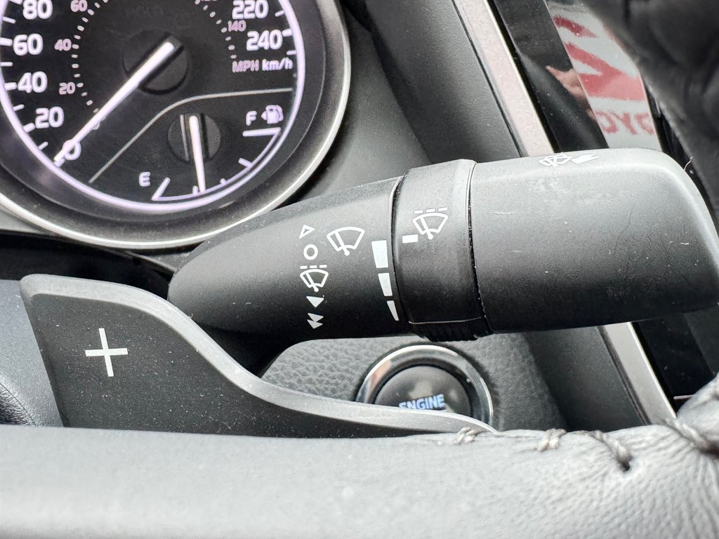 Toyota Camry SE + TOIT + MAGS 18 / PEA 27-03-28=100KM / 2023 à Thetford Mines, Québec - 42 - w1024h768px