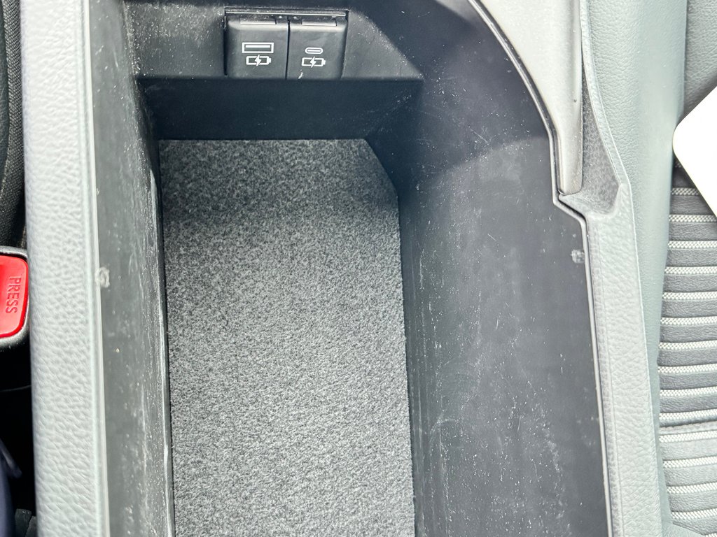 Toyota Camry SE + TOIT + MAGS 18 / PEA 27-03-28=100KM / 2023 à Thetford Mines, Québec - 53 - w1024h768px