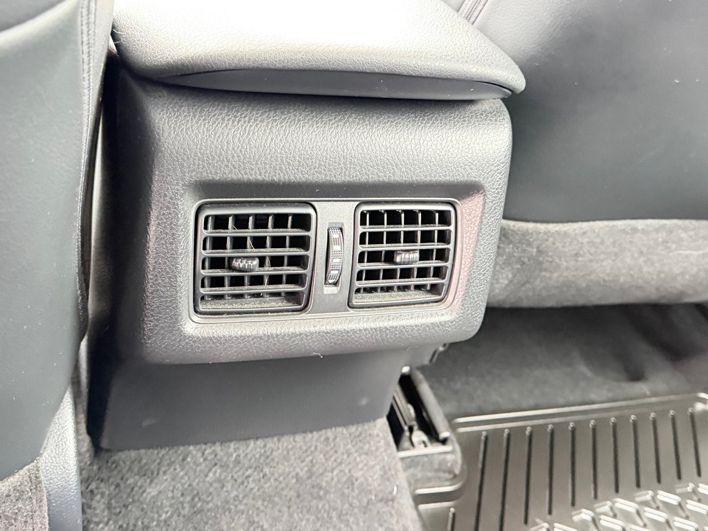 2023 Toyota Camry SE + TOIT + MAGS 18 / PEA 27-03-28=100KM / in Thetford Mines, Quebec - 63 - w1024h768px