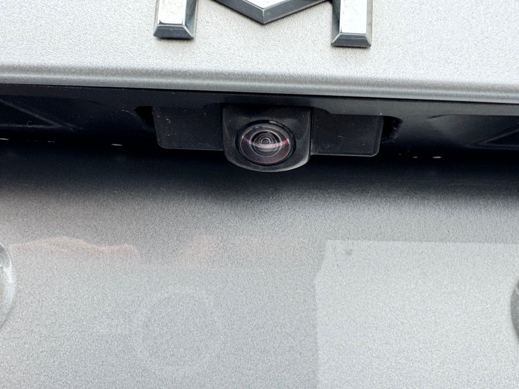 Toyota Camry SE + TOIT + MAGS 18 / PEA 27-03-28=100KM / 2023 à Thetford Mines, Québec - 24 - w1024h768px