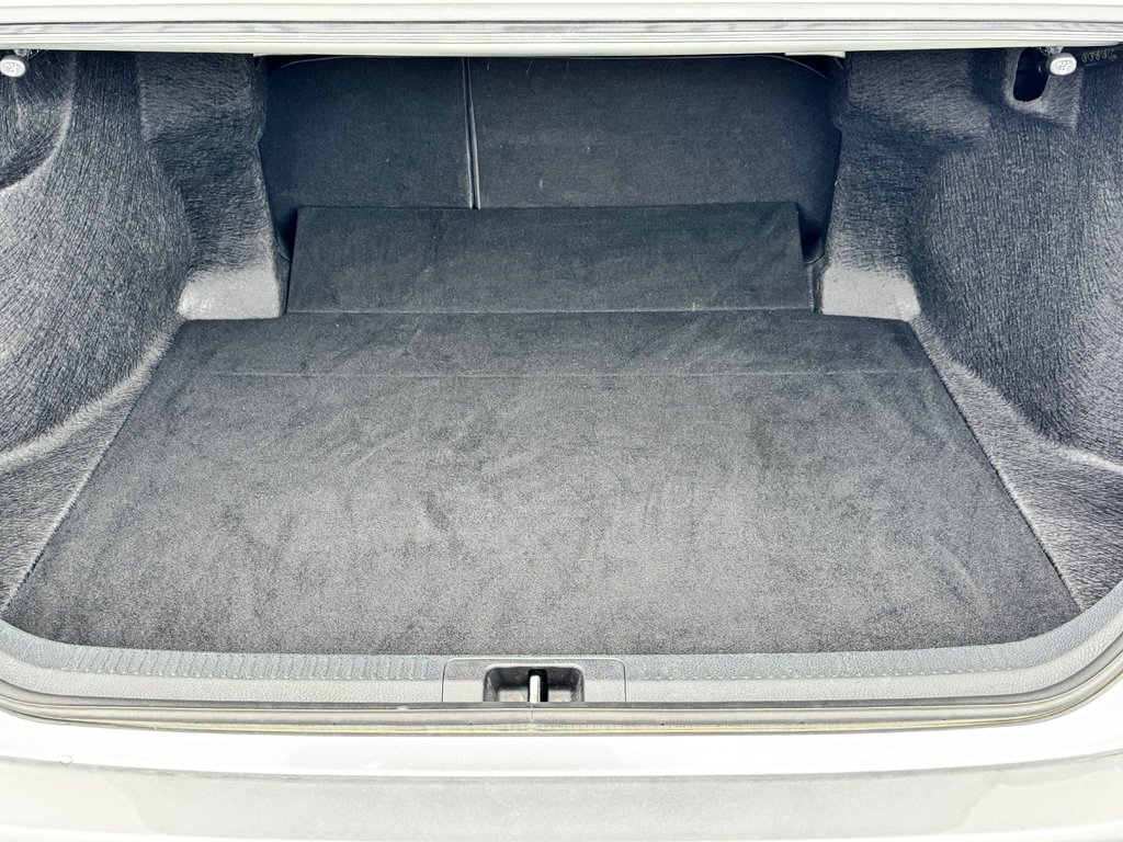 Toyota Camry SE + TOIT + MAGS 18 / PEA 27-03-28=100KM / 2023 à Thetford Mines, Québec - 63 - w1024h768px