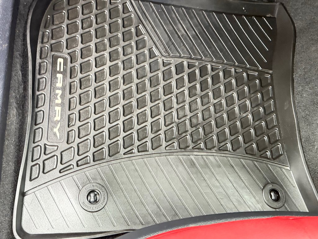 2023 Toyota Camry HYBRIDE XSE / BAS KILOS / ÉTAT NEUF !!! / in Thetford Mines, Quebec - 35 - w1024h768px