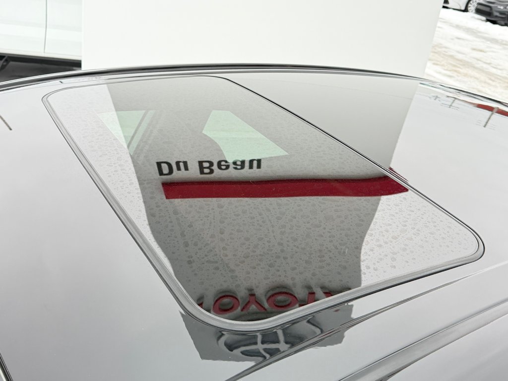 2023 Toyota Camry HYBRIDE XSE / BAS KILOS / ÉTAT NEUF !!! / in Thetford Mines, Quebec - 17 - w1024h768px