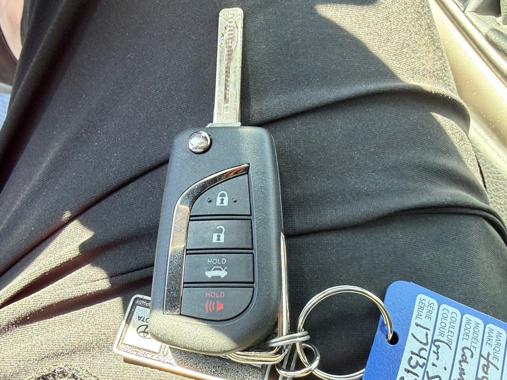 2023 Toyota Camry SE / 26.000KM WOWWW ! PEA 28-06-28=100KM / in Thetford Mines, Quebec - 46 - w1024h768px