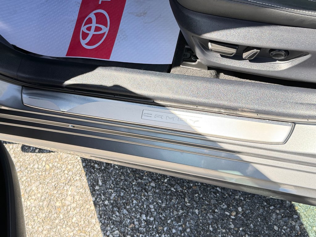 2025 Toyota Camry SE + GROUPE TOIT + AWD / MOINS CHER AU QUÉBEC / in Thetford Mines, Quebec - 30 - w1024h768px