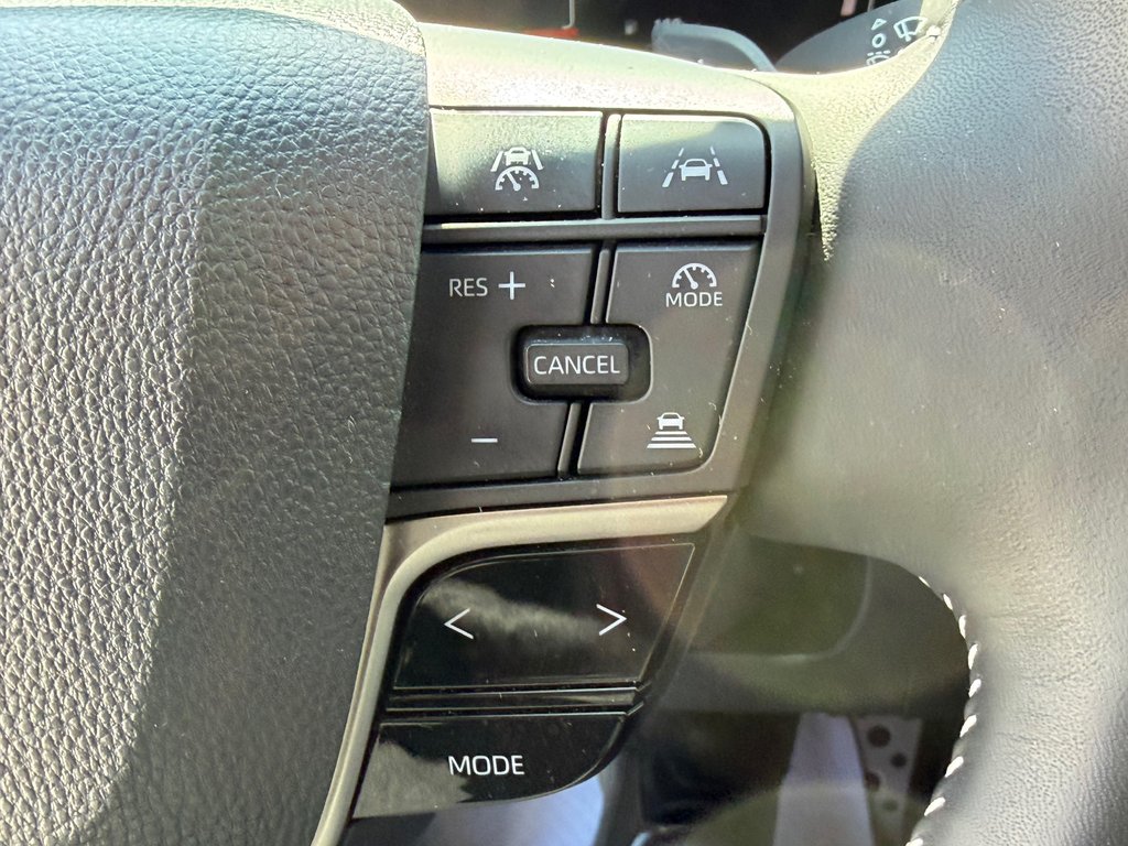 2025 Toyota Camry SE + GROUPE TOIT + AWD / MOINS CHER AU QUÉBEC / in Thetford Mines, Quebec - 38 - w1024h768px