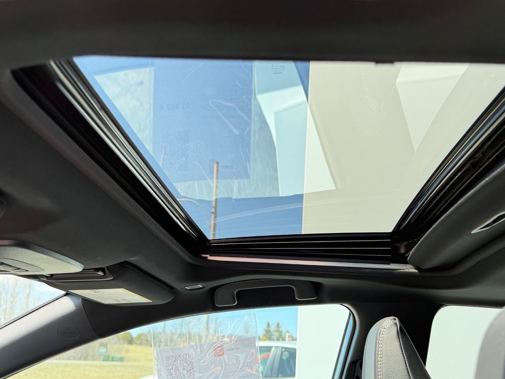 2025 Toyota Camry SE + GROUPE TOIT + AWD / MOINS CHER AU QUÉBEC / in Thetford Mines, Quebec - 55 - w1024h768px