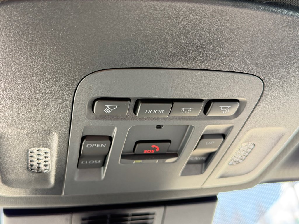 2025 Toyota Camry SE + GROUPE TOIT + AWD / MOINS CHER AU QUÉBEC / in Thetford Mines, Quebec - 53 - w1024h768px