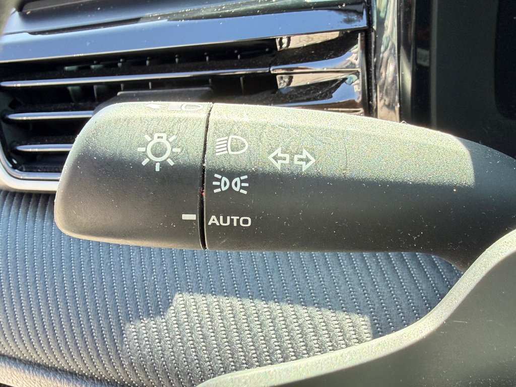 2025 Toyota Camry SE + GROUPE TOIT + AWD / MOINS CHER AU QUÉBEC / in Thetford Mines, Quebec - 36 - w1024h768px