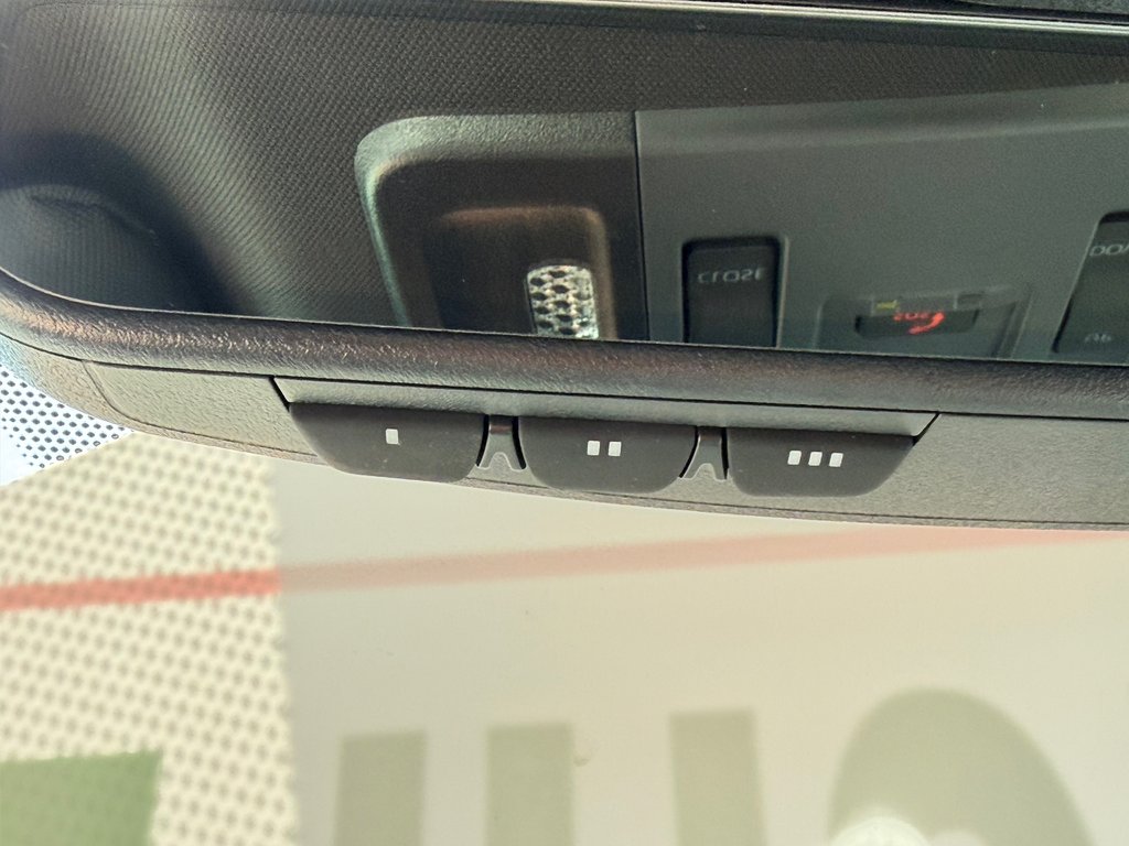 2025 Toyota Camry SE + GROUPE TOIT + AWD / MOINS CHER AU QUÉBEC / in Thetford Mines, Quebec - 52 - w1024h768px