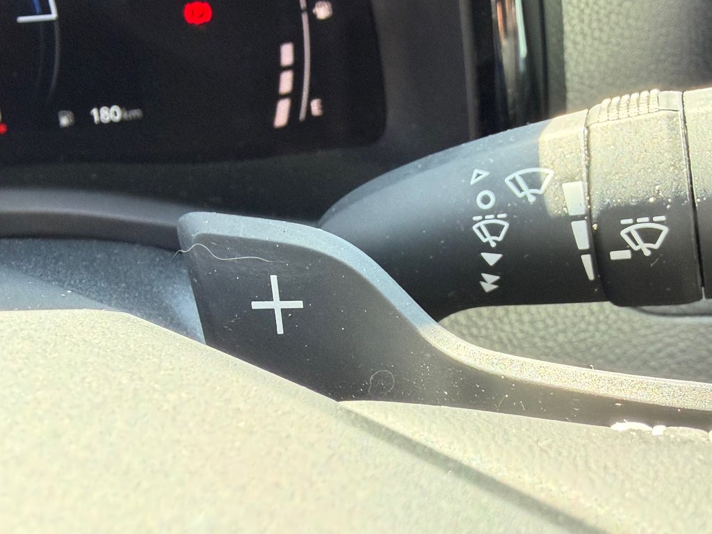 2025 Toyota Camry SE + GROUPE TOIT + AWD / MOINS CHER AU QUÉBEC / in Thetford Mines, Quebec - 40 - w1024h768px