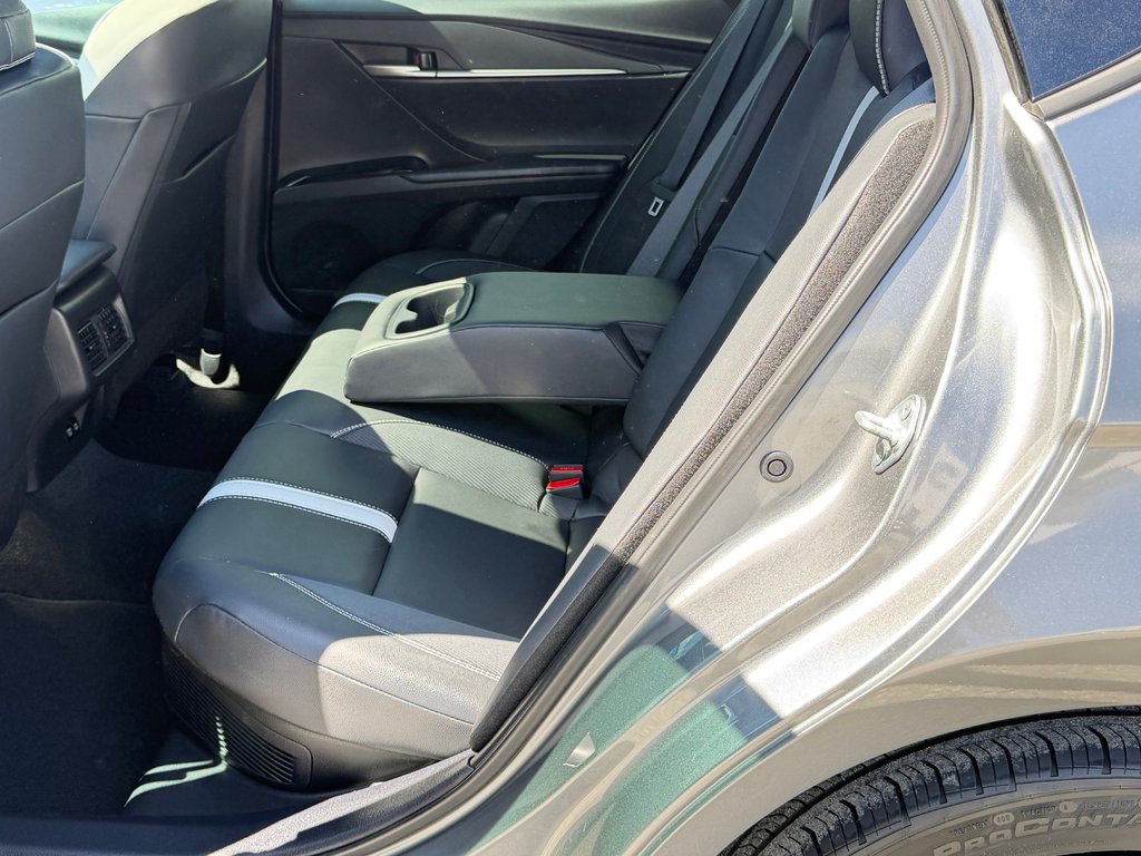 2025 Toyota Camry SE + GROUPE TOIT + AWD / MOINS CHER AU QUÉBEC / in Thetford Mines, Quebec - 57 - w1024h768px