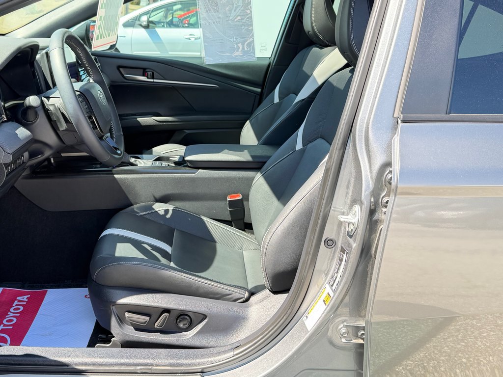 2025 Toyota Camry SE + GROUPE TOIT + AWD / MOINS CHER AU QUÉBEC / in Thetford Mines, Quebec - 29 - w1024h768px