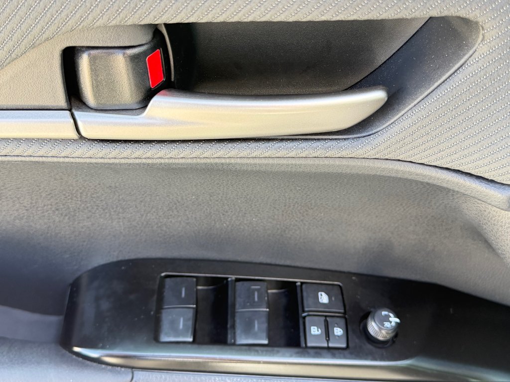 2025 Toyota Camry SE + GROUPE TOIT + AWD / MOINS CHER AU QUÉBEC / in Thetford Mines, Quebec - 27 - w1024h768px
