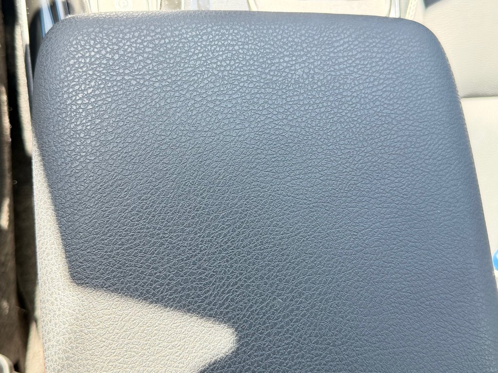 2025 Toyota Camry SE + GROUPE TOIT + AWD / MOINS CHER AU QUÉBEC / in Thetford Mines, Quebec - 49 - w1024h768px