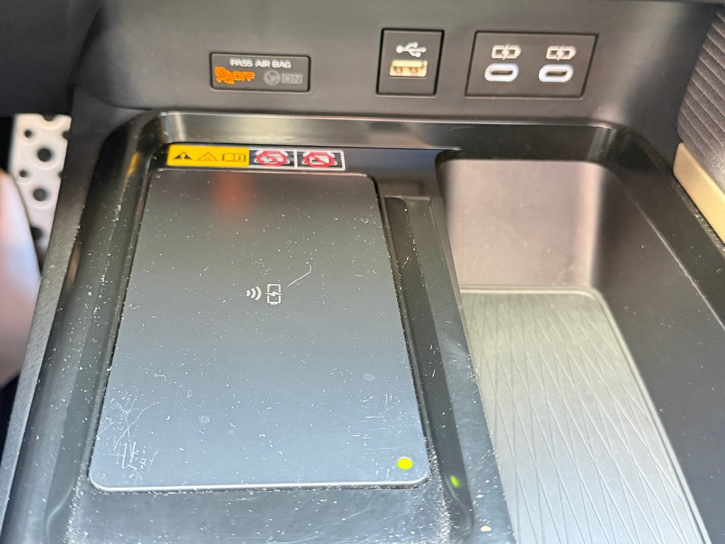 2025 Toyota Camry SE + GROUPE TOIT + AWD / MOINS CHER AU QUÉBEC / in Thetford Mines, Quebec - 45 - w1024h768px