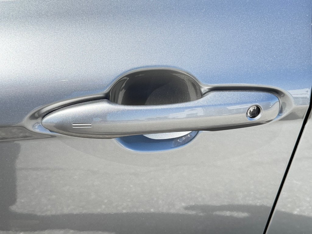 2025 Toyota Camry SE + GROUPE TOIT + AWD / MOINS CHER AU QUÉBEC / in Thetford Mines, Quebec - 17 - w1024h768px