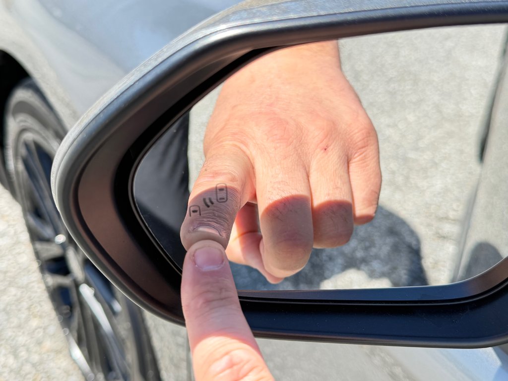 2025 Toyota Camry SE + GROUPE TOIT + AWD / MOINS CHER AU QUÉBEC / in Thetford Mines, Quebec - 25 - w1024h768px