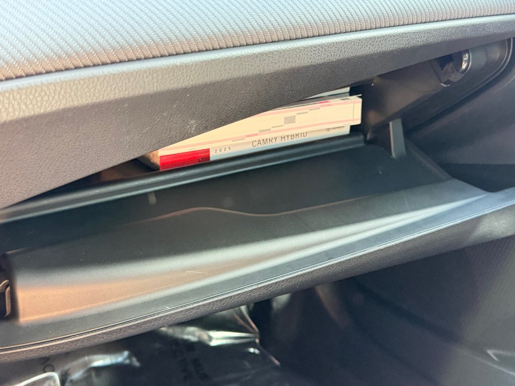 2025 Toyota Camry SE + GROUPE TOIT + AWD / MOINS CHER AU QUÉBEC / in Thetford Mines, Quebec - 51 - w1024h768px