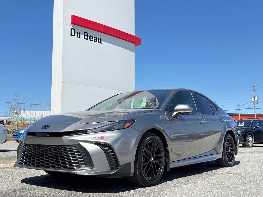 2025 Toyota Camry SE + GROUPE TOIT + AWD / MOINS CHER AU QUÉBEC / in Thetford Mines, Quebec - 1 - w1024h768px