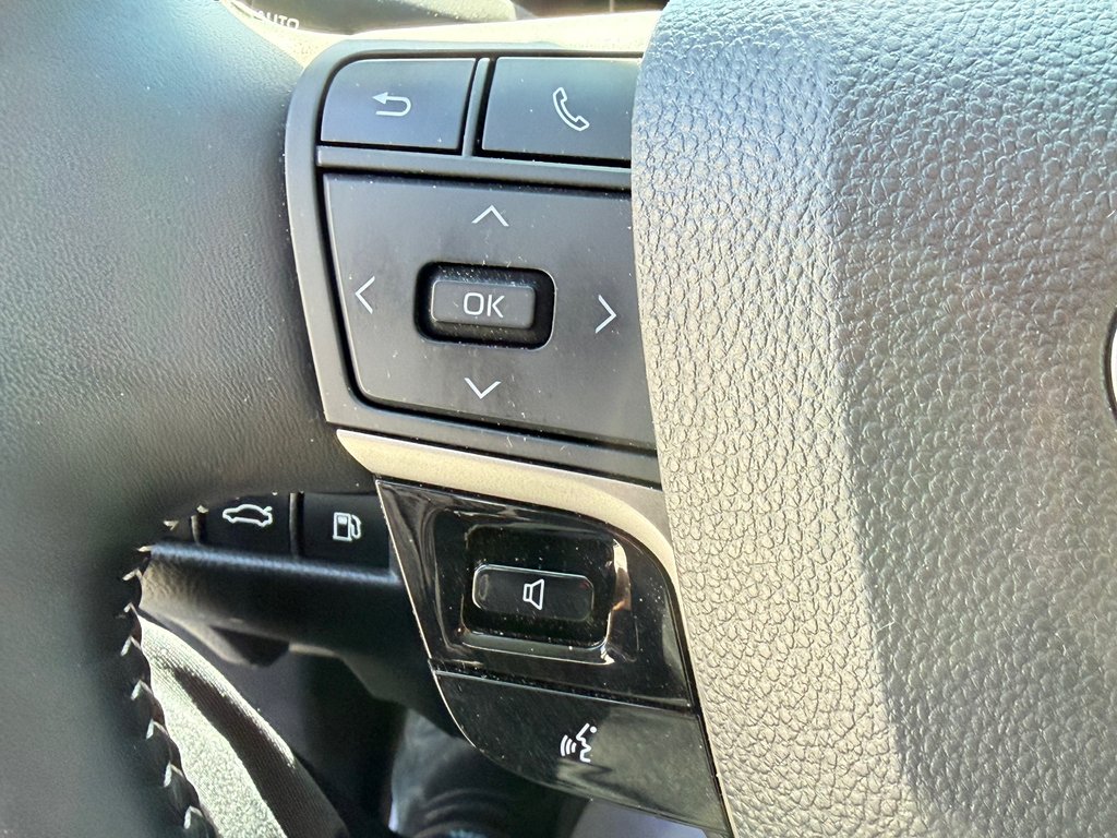 2025 Toyota Camry SE + GROUPE TOIT + AWD / MOINS CHER AU QUÉBEC / in Thetford Mines, Quebec - 35 - w1024h768px