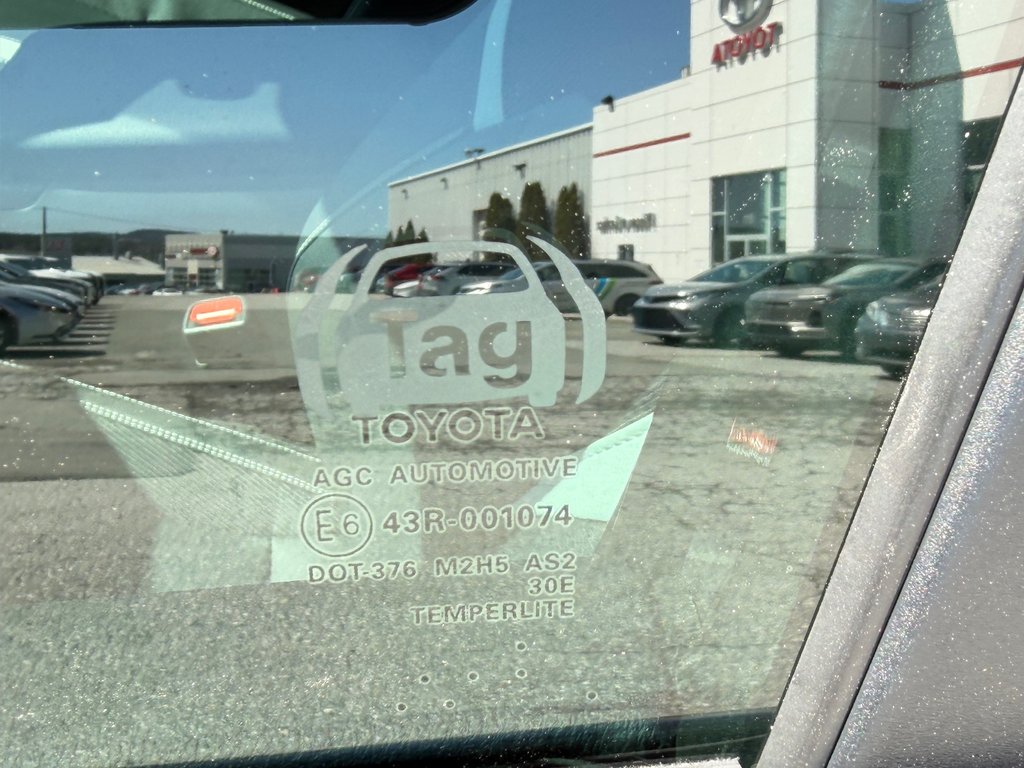 2025 Toyota Camry SE + GROUPE TOIT + AWD / MOINS CHER AU QUÉBEC / in Thetford Mines, Quebec - 56 - w1024h768px