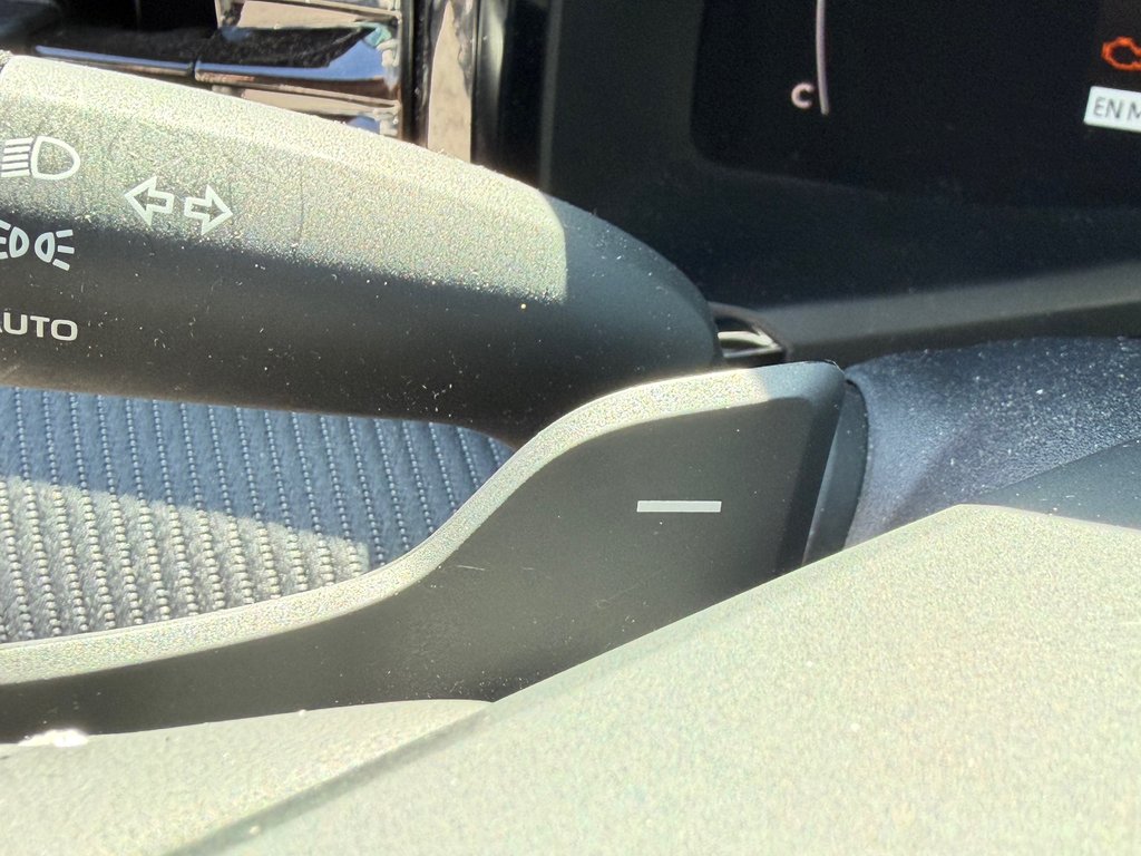 2025 Toyota Camry SE + GROUPE TOIT + AWD / MOINS CHER AU QUÉBEC / in Thetford Mines, Quebec - 37 - w1024h768px