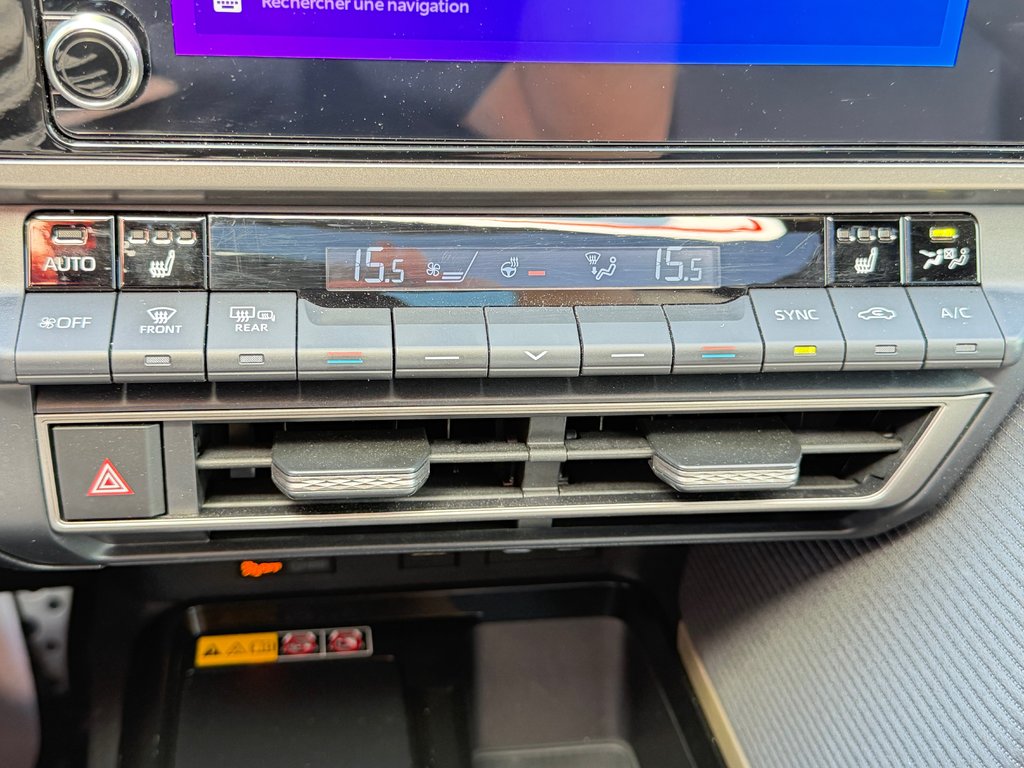 2025 Toyota Camry SE + GROUPE TOIT + AWD / MOINS CHER AU QUÉBEC / in Thetford Mines, Quebec - 44 - w1024h768px