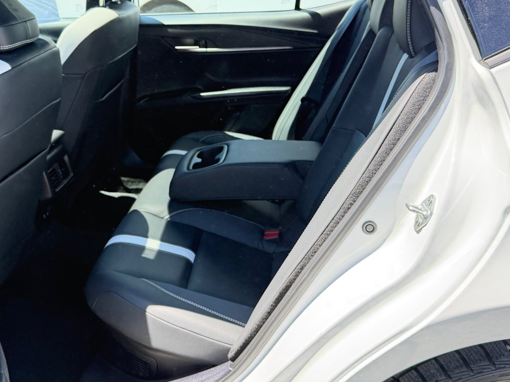 Toyota Camry SE GROUPE TOIT / HYBRIDE / TRÈS ÉCONOMIQUE / 2025 à Thetford Mines, Québec - 55 - w1024h768px