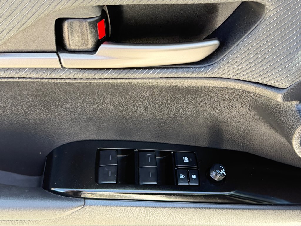 Toyota Camry SE GROUPE TOIT / HYBRIDE / TRÈS ÉCONOMIQUE / 2025 à Thetford Mines, Québec - 27 - w1024h768px