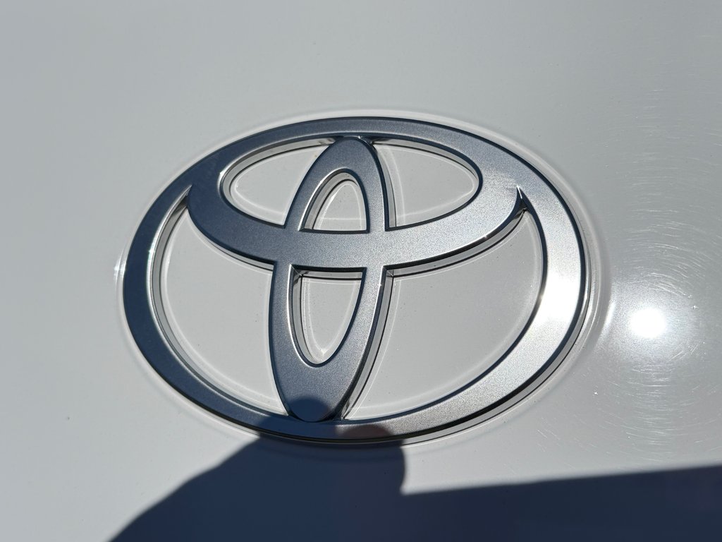 Toyota Camry SE GROUPE TOIT / HYBRIDE / TRÈS ÉCONOMIQUE / 2025 à Thetford Mines, Québec - 11 - w1024h768px