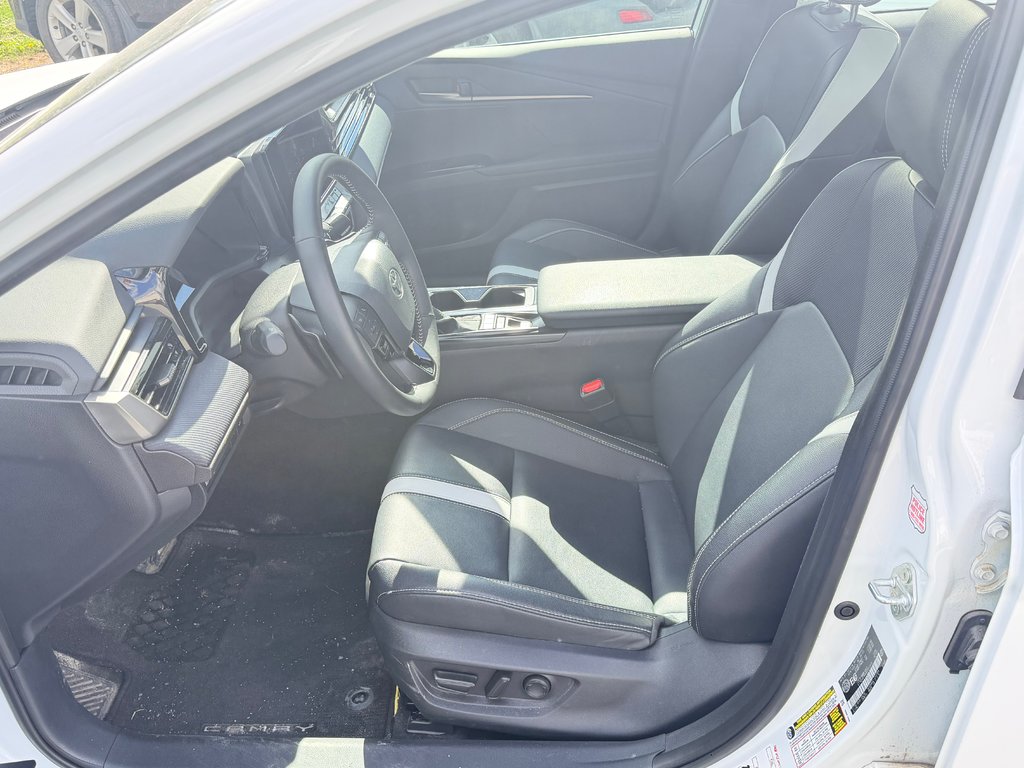 2025 Toyota Camry ** EN PREPARATION ** SE GROUPE TOIT / HYBRIDE / TRÈS ÉCONOMIQUE / in Thetford Mines, Quebec - 8 - w1024h768px