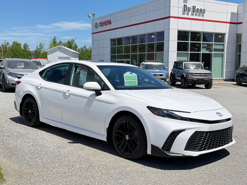 Toyota Camry SE GROUPE TOIT / HYBRIDE / TRÈS ÉCONOMIQUE / 2025 à Thetford Mines, Québec - 3 - w1024h768px