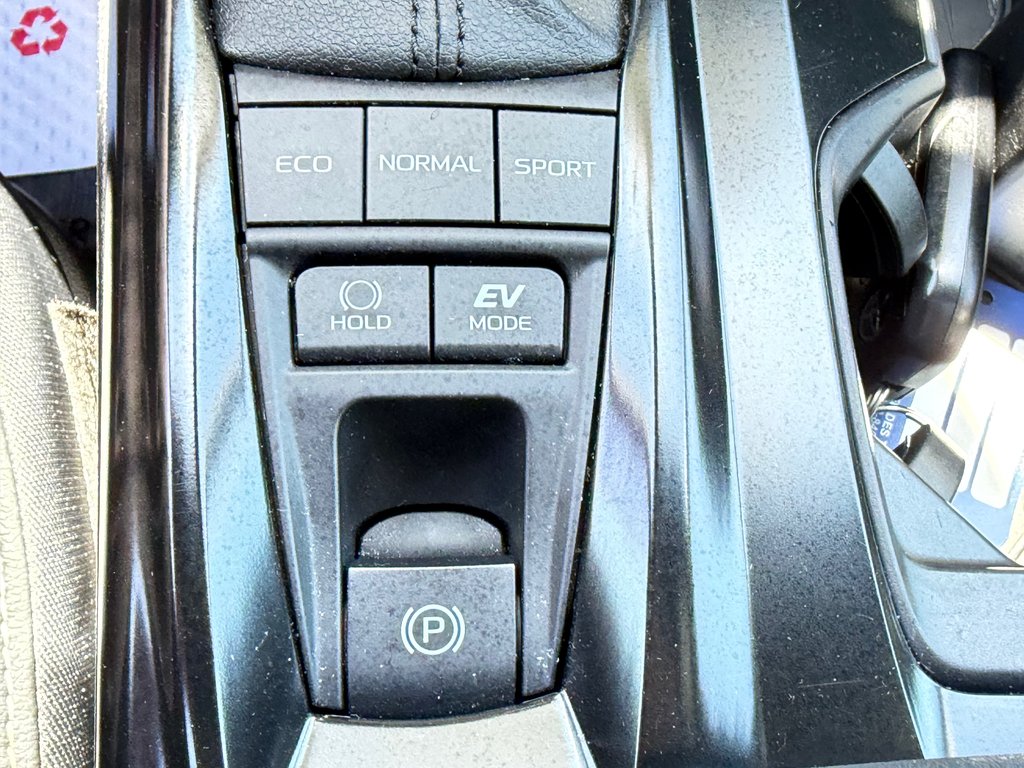 Toyota Camry SE GROUPE TOIT / HYBRIDE / TRÈS ÉCONOMIQUE / 2025 à Thetford Mines, Québec - 46 - w1024h768px