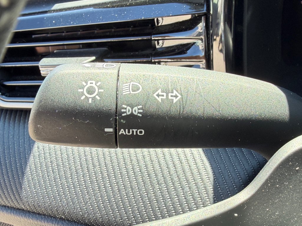 Toyota Camry SE GROUPE TOIT / HYBRIDE / TRÈS ÉCONOMIQUE / 2025 à Thetford Mines, Québec - 35 - w1024h768px