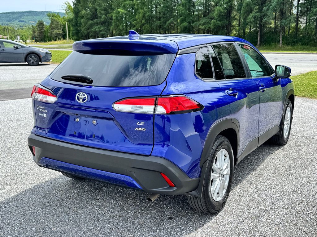 Toyota COROLLA CROSS LE AWD / BAS KILOS / PEA 12-05-27=100KM / WOW !!!! 2022 à Thetford Mines, Québec - 4 - w1024h768px